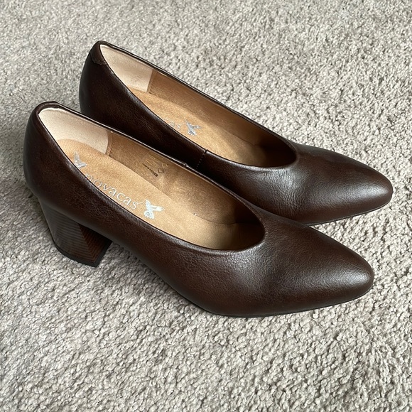 NWT Novacas Vegan Pumps Size 39 - Picture 1 of 4
